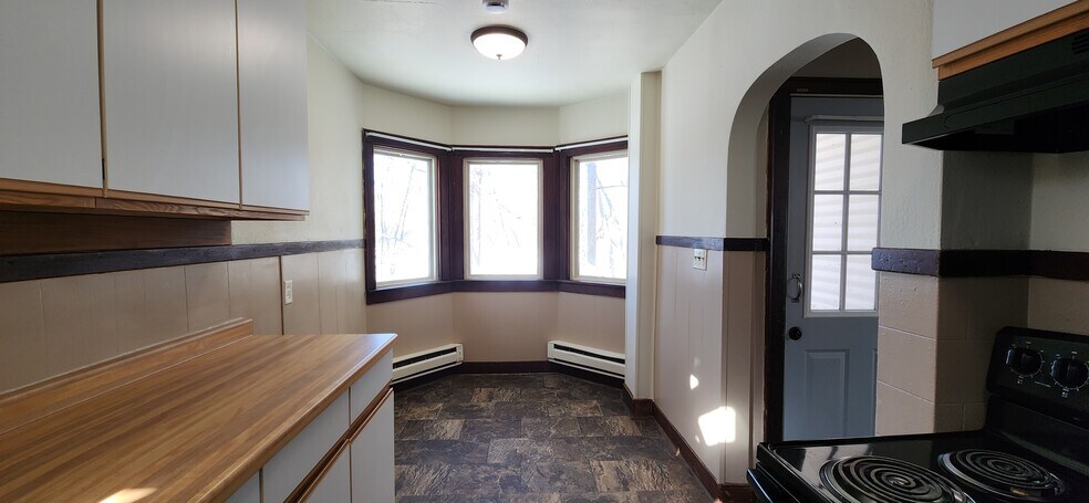 Building Photo - 2238 West Ave S