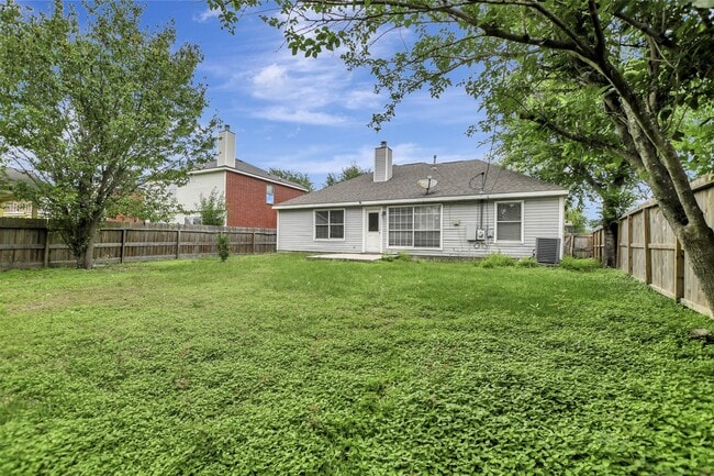 Building Photo - 1930 Greenbriar Colony Dr