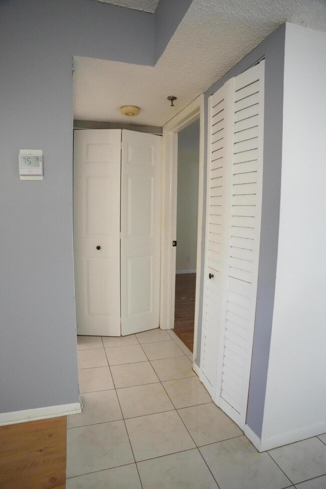 Building Photo - 4640 Lucerne Lakes Blvd W