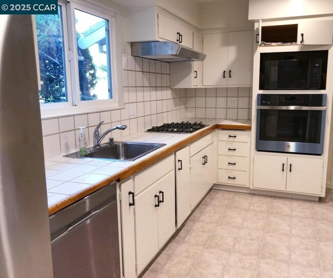 Building Photo - 44 Muth Dr