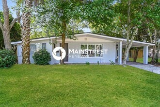 Building Photo - 3 Bedroom Pet-Friendly Home in Jacksonville, FL with Main Street Renewal