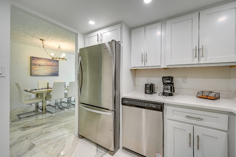 Building Photo - 320 Seaview Ct