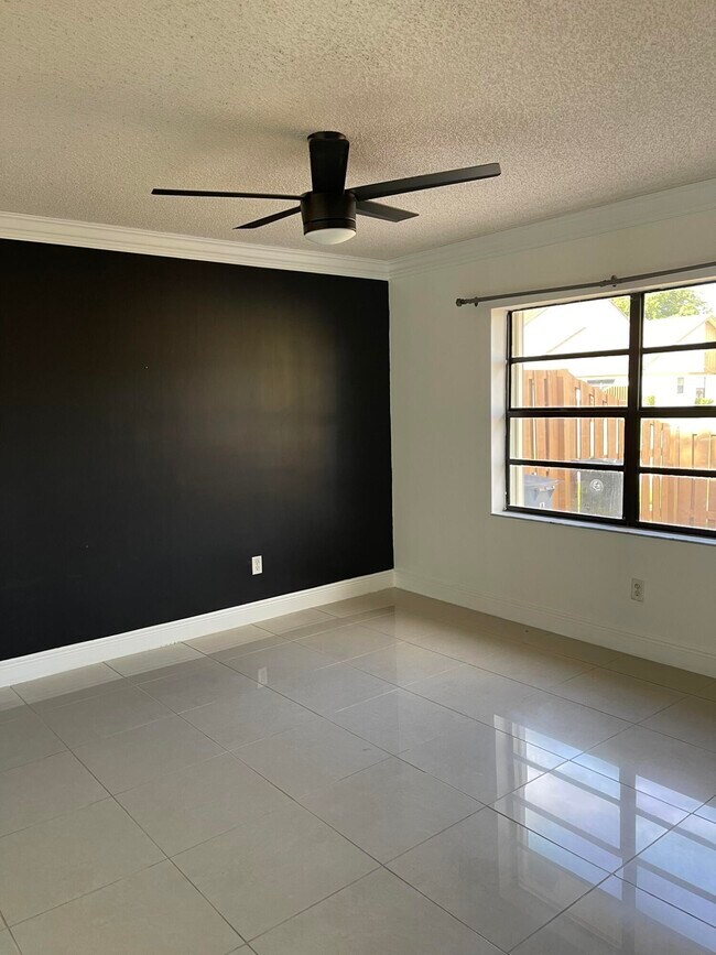 Building Photo - 1120 Parkside Green Dr