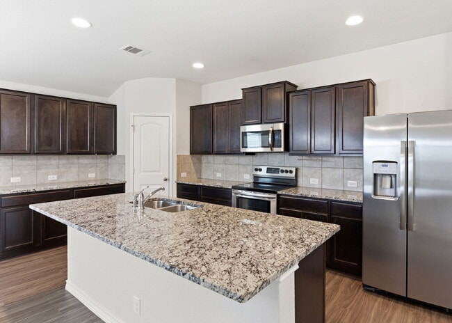 Building Photo - Spacious 4 Bedroom Home with Covered Patio in Red River Ranch