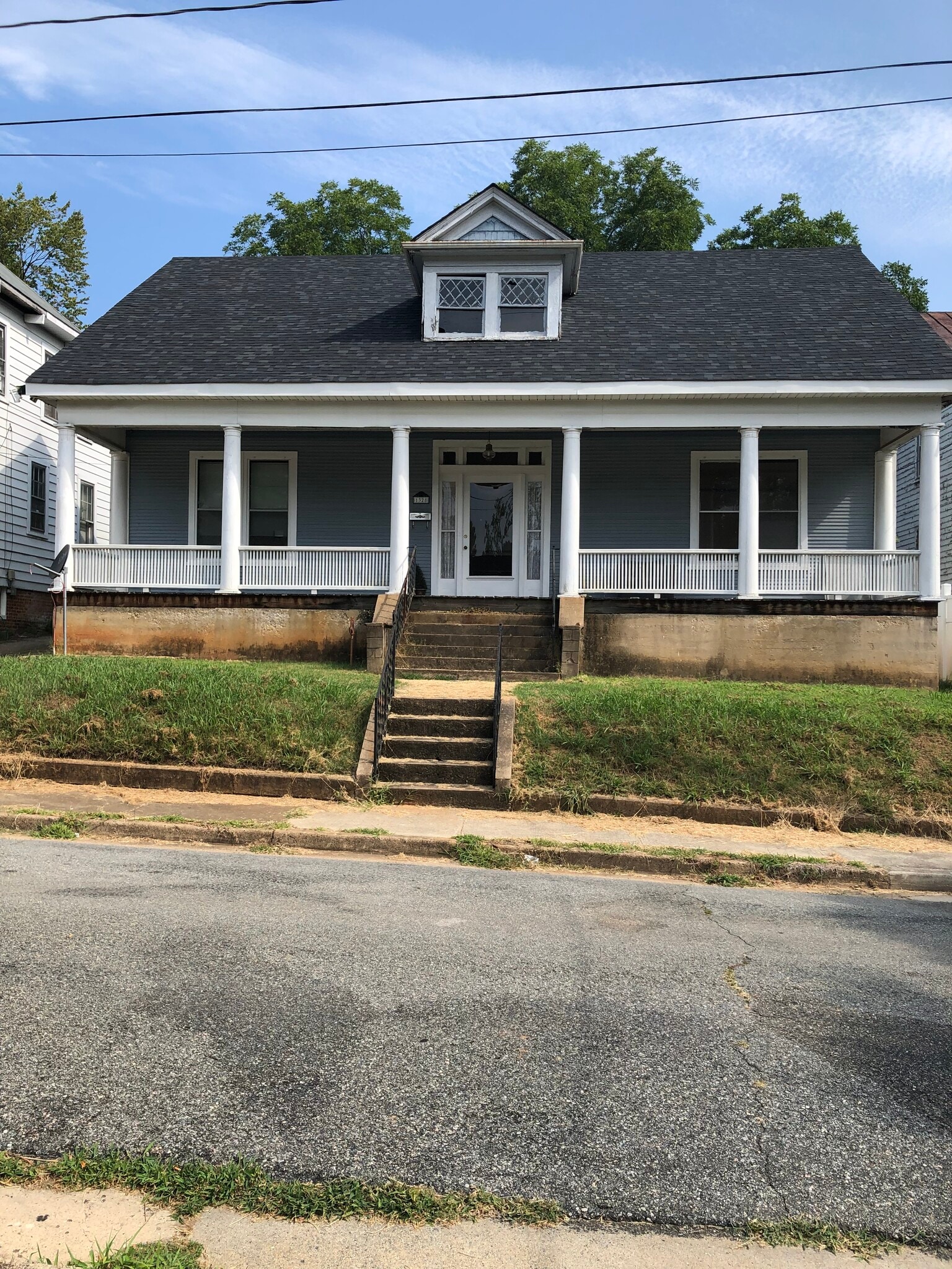 before renovations - 1328 Shepherd St