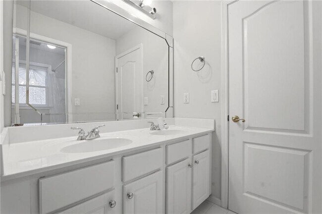 Building Photo - 3561 Carriage Glen Way