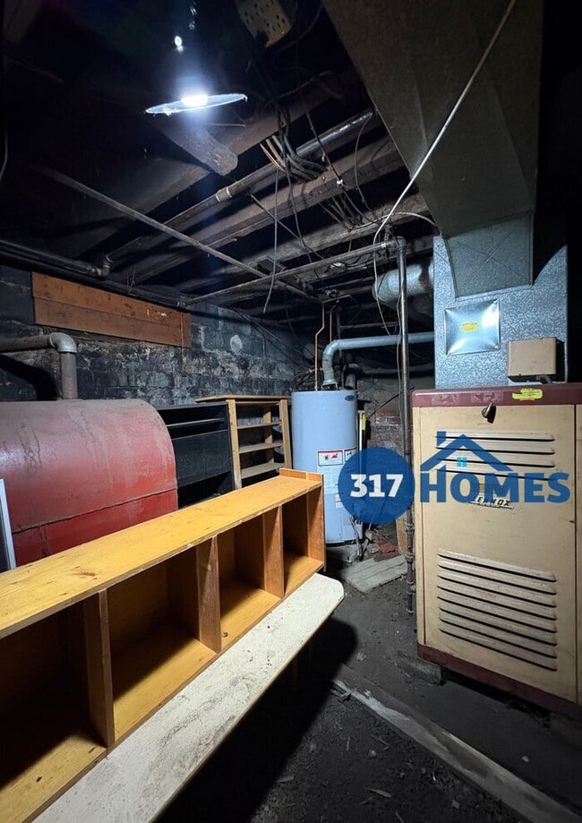 Building Photo - Lovely 2 Bedroom Duplex