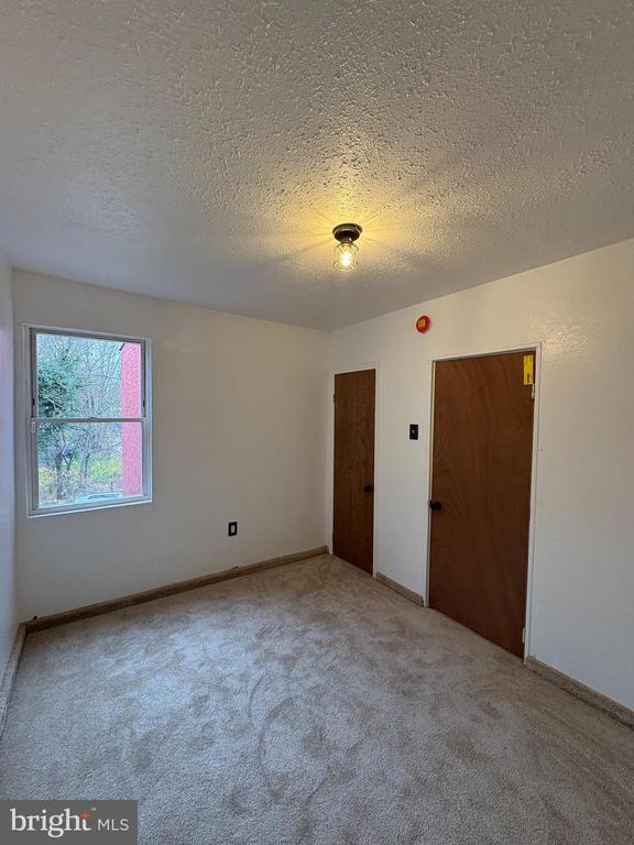 Building Photo - 5504 Devon St