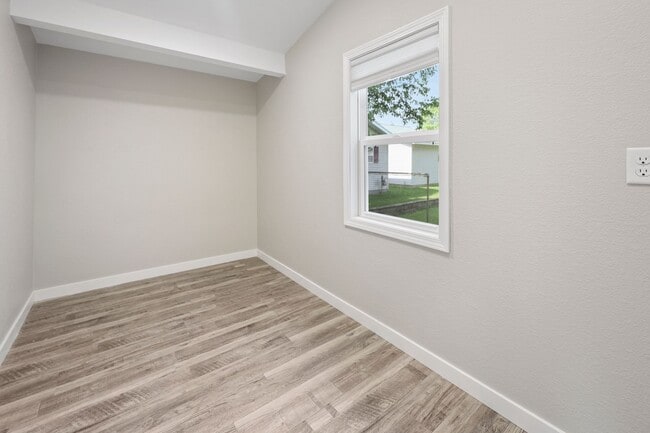 Building Photo - 4 Bedroom House for Rent