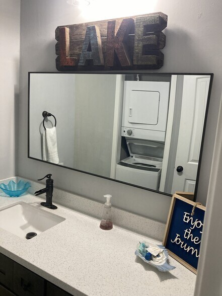 Hall Bathroom - 12500 Melville Dr