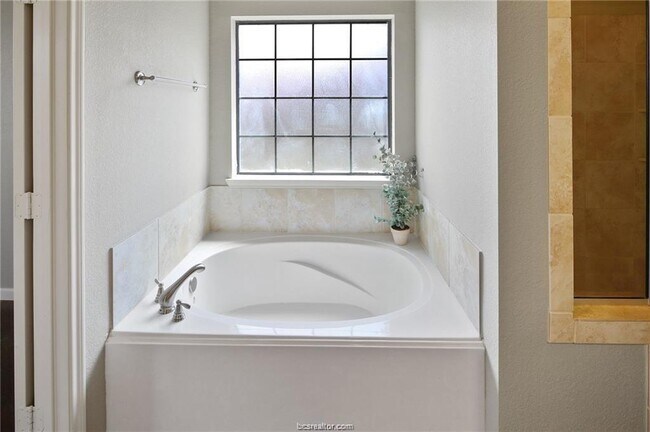 Building Photo - 4289 Hollow Stone Dr