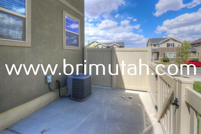 Building Photo - 14547 S Edgemere Dr