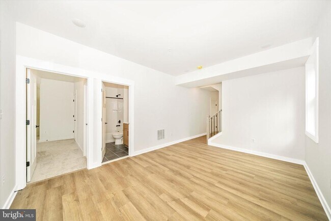 Building Photo - 801 Cedar Ave