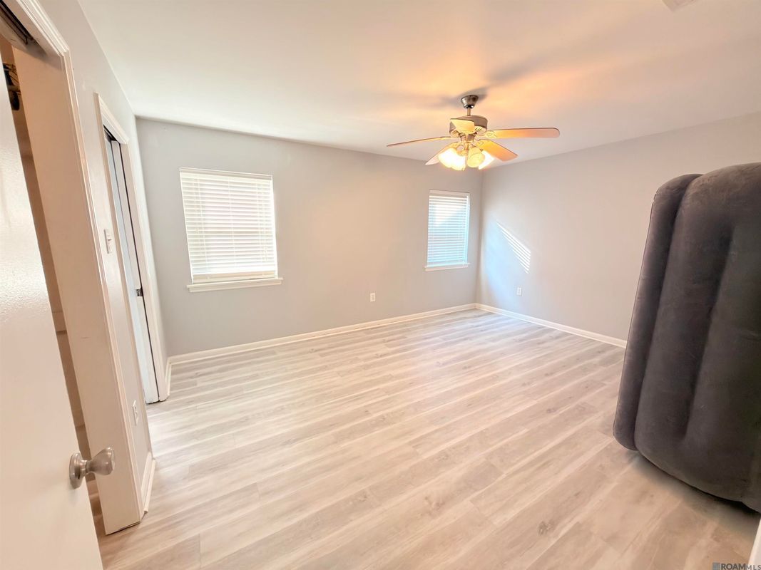 Building Photo - 15826 New Market Dr