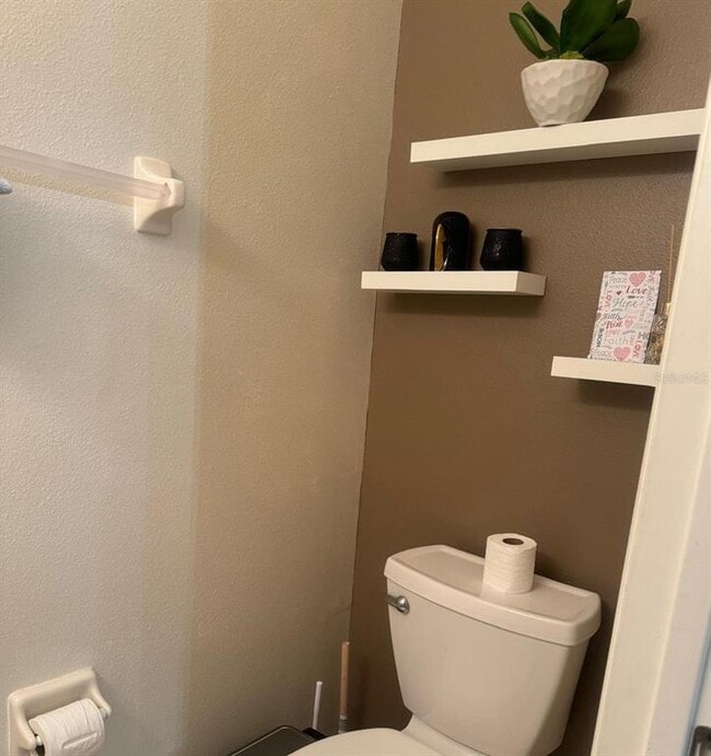 Building Photo - 326 Chelsea Dr