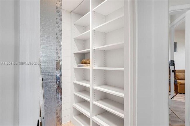 Building Photo - 1275 Marseille Dr