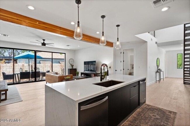 Building Photo - 220 W Monterosa St