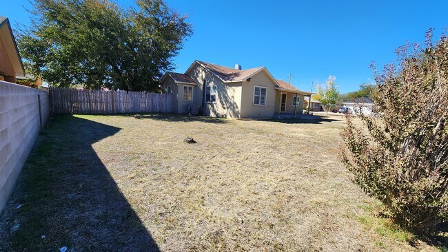 Building Photo - 800 S Elgin Ave