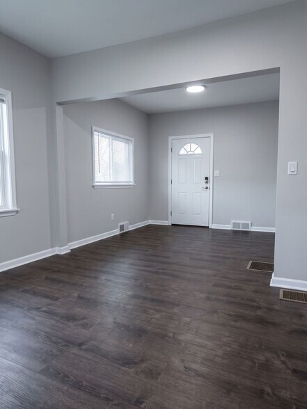 Building Photo - 16614 Woodbine St