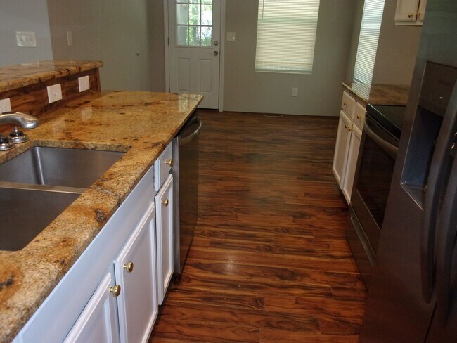 Building Photo - Recently Updated and Refreshed 3 Bedroom 2 Bath Home in Fort Mill