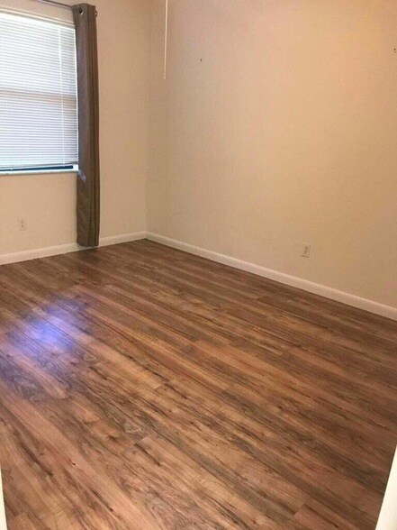 Building Photo - 1271 SE Parkview Pl