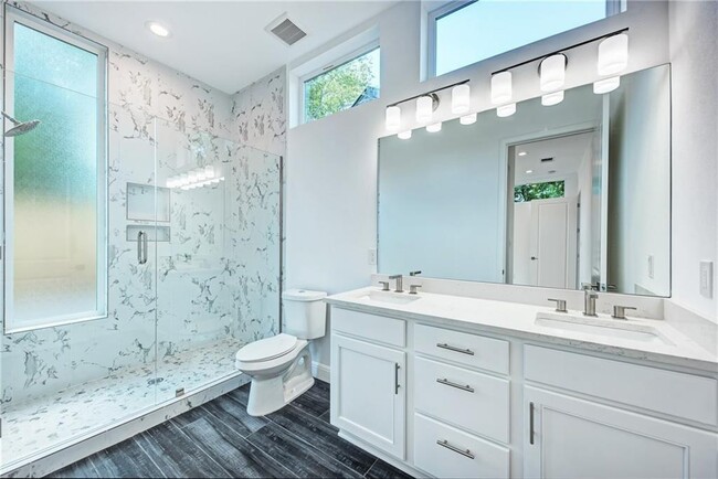 Building Photo - 6111 Begonia Cir