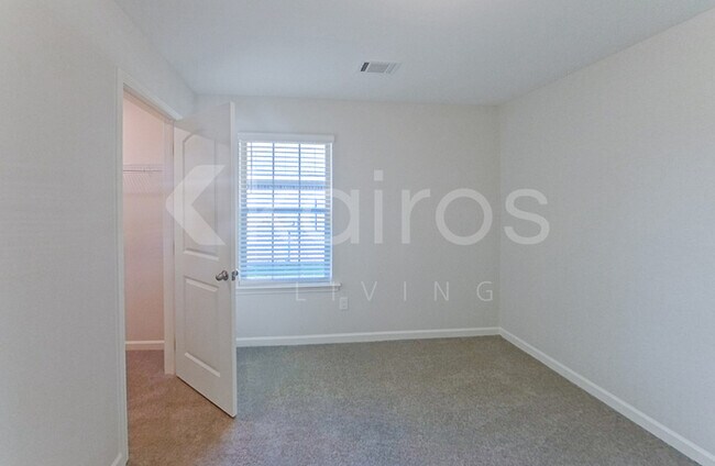 Building Photo - 751 Park Ln