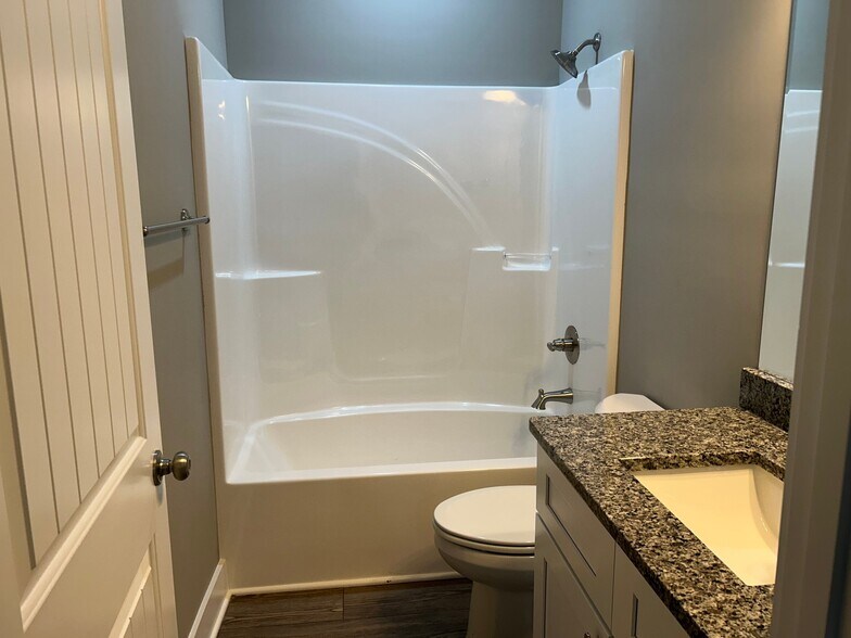 Building Photo - 2084 Ridgeview Dr NW