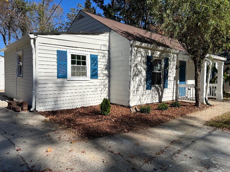 Building Photo - 2160 Dowdell Dr