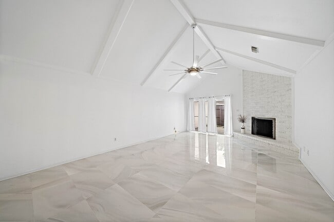 Building Photo - 2615 Yorktown Ln