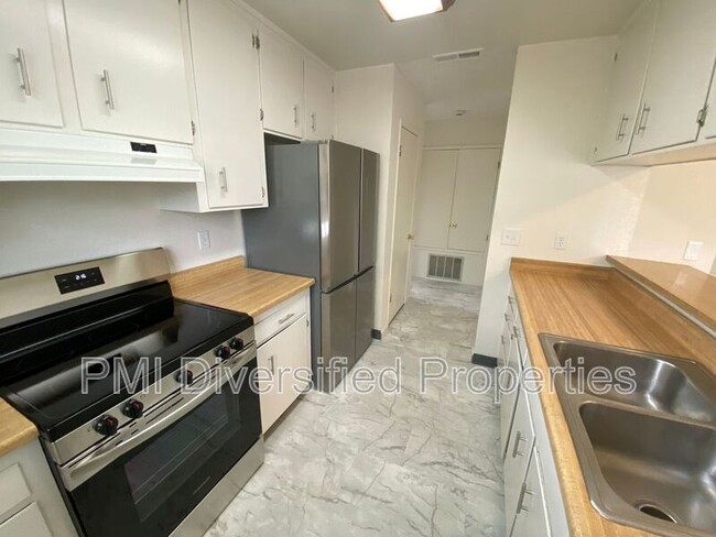Building Photo - 3075 Berrum Pl