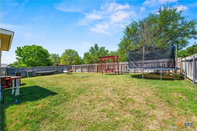 Building Photo - 408 Fallen Leaf Ln