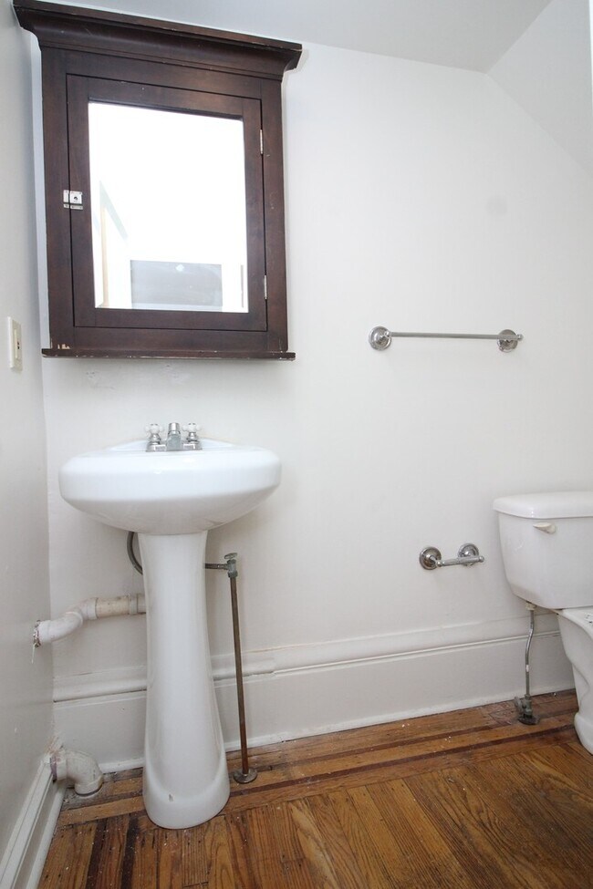 Building Photo - 1511 Bolton St