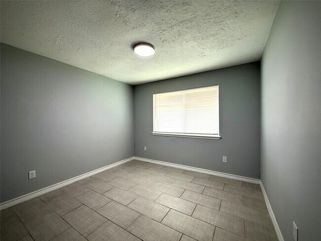 Building Photo - 10722 Sashay Dr