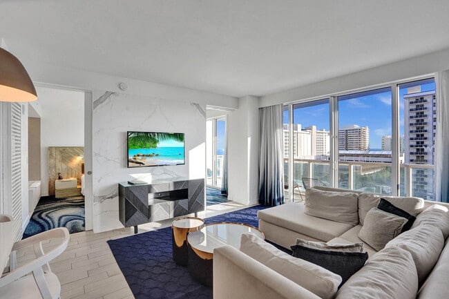 Building Photo - 3101 Bayshore Dr