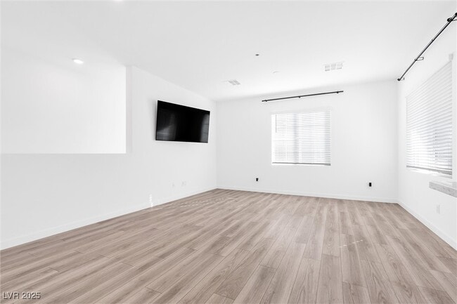Building Photo - 5730 Sky Pointe Dr