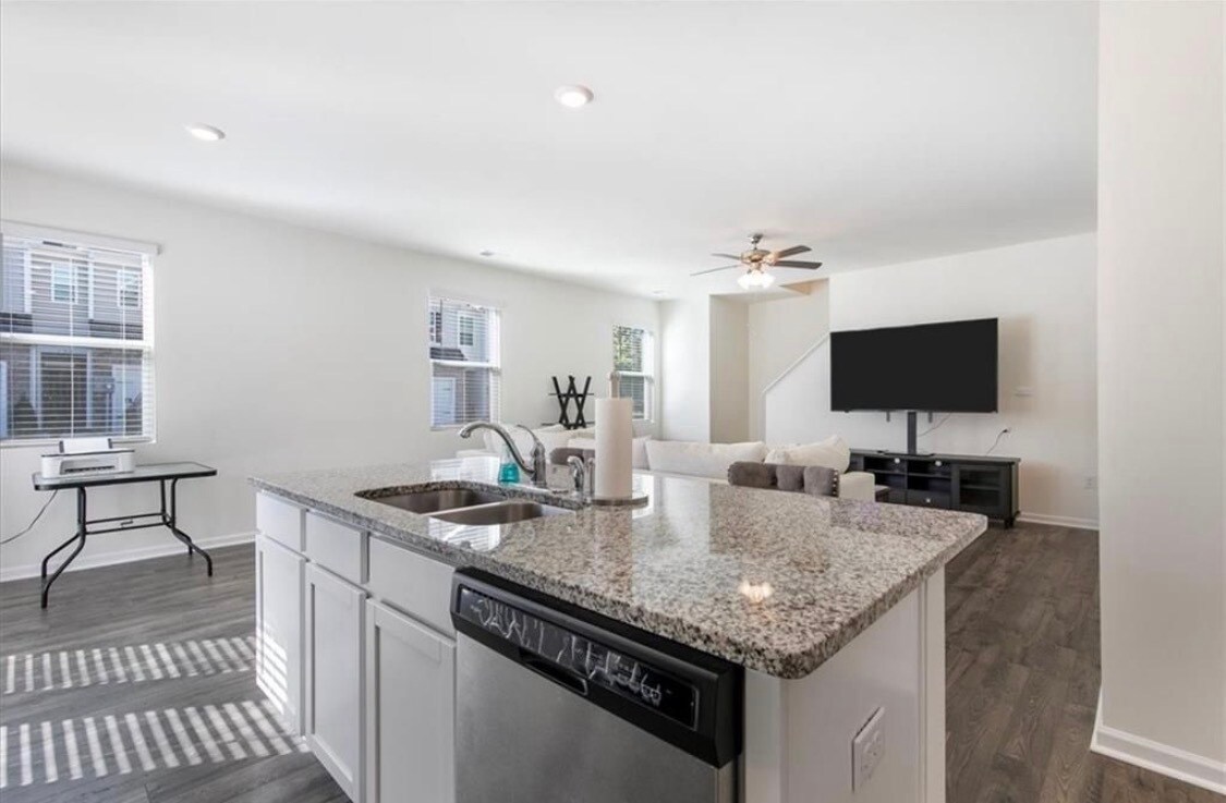 Building Photo - 179 Hampton Cir