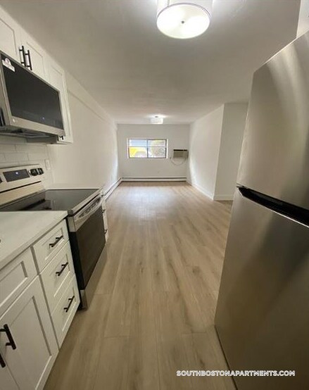 Building Photo - 741 E 6th St