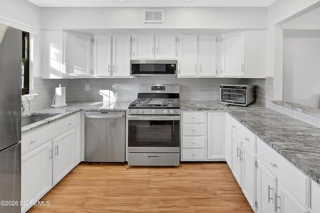 Building Photo - 51 Queens Way