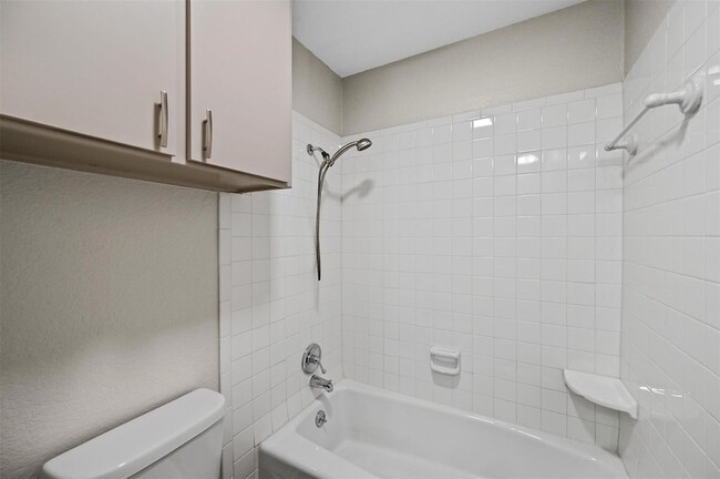 Building Photo - 5126 Collinwood Ave
