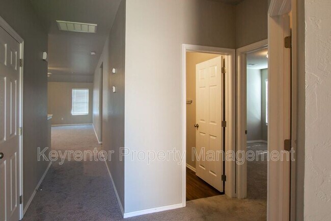 Building Photo - 1124 Granite Ln