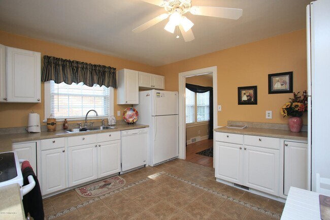 Building Photo - 2324 Emerson Ave