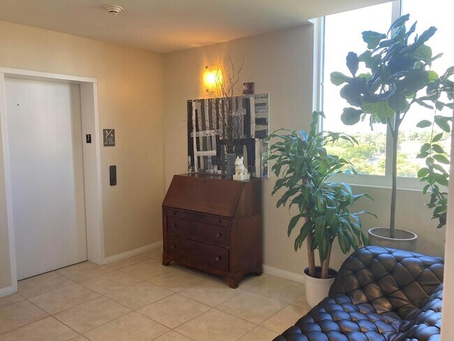 Building Photo - 1617 N Flagler Dr