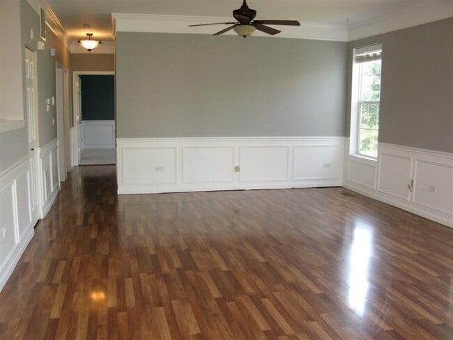 Building Photo - 24019 Walnut Cir