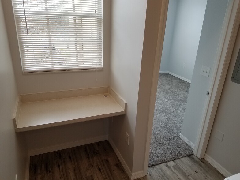 Building Photo - 5692 Bentgrass Dr