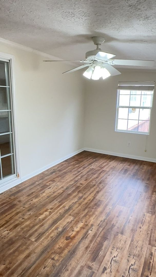 Building Photo - 502 Wagon Wheel Rd