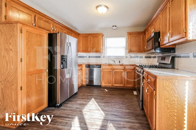 Building Photo - 713 Canter St