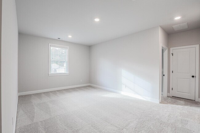 Building Photo - 131 Vivian Ln