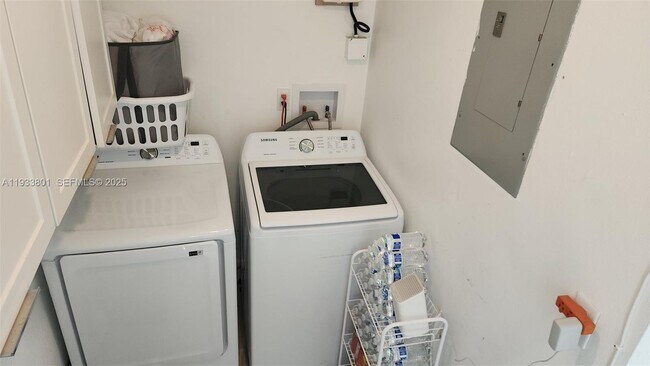 Building Photo - 3447 SW 23rd St