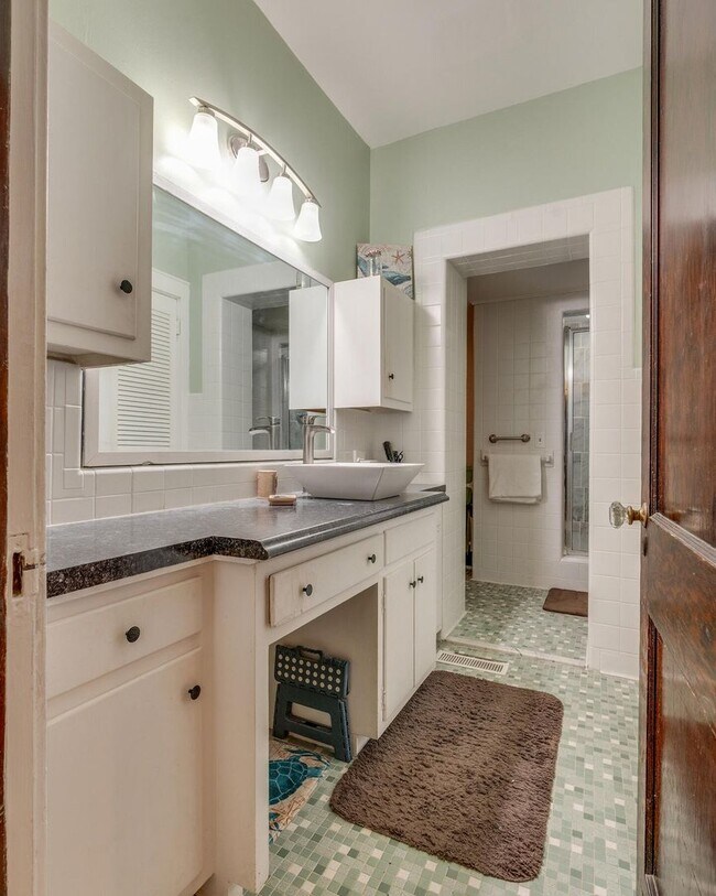 Building Photo - Coming Soon!! Charming 3 bed 2 Bath | Sunroom + Garage + Patio | Summer Special !